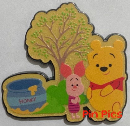 HKDL - Pooh and Piglet - Poohs Hunny Hut - Character Park Attractions - Pin Trading Carnival