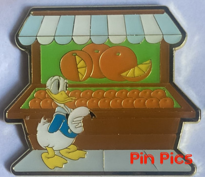 Loungefly - Donald Orange Stand - Mickey & Friends Farmer Market Booth - Mystery