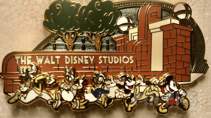 DEC - Mickey, Minnie, Pluto, Donald, Daisy and Goofy - Studio Entrance - A Day at the Disney Studio - Fab 6