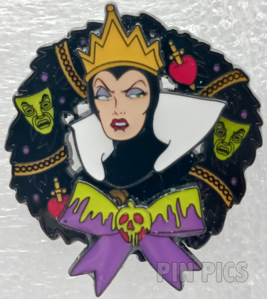 Loungefly - Evil Queen - Snow White and the Seven Dwarfs - Christmas Wreath - Mystery
