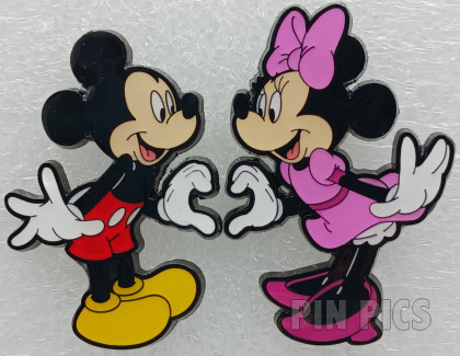Loungefly - Mickey and Minnie - Making Heart