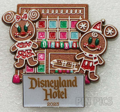 160414 - DL - Mickey, Minnie - Disneyland Hotel - Resort Gingerbread - Holiday 2023