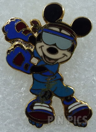 Mickey Mouse - Rollerblading with Ski Goggles