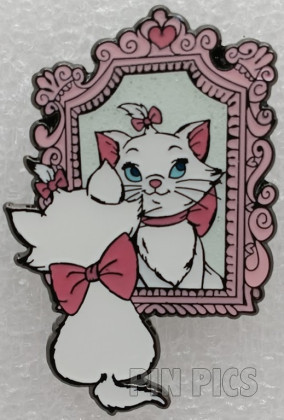 Loungefly - Marie looking in the pink mirror - Aristocats