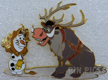 DLP - Olaf and Sven Dressed as Mufasa and Pumbaa - Carnaval 2024 - Lion King - Frozen - Jumbo