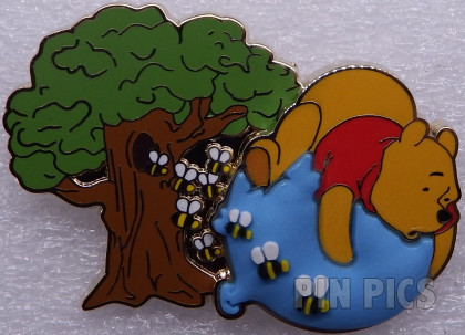 DIS - Winnie the Pooh Chased by Bees - Honey Tree - 55th Anniversary
