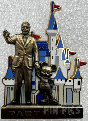WDW - Walt, Mickey - Partners Statue - Cinderella Castle