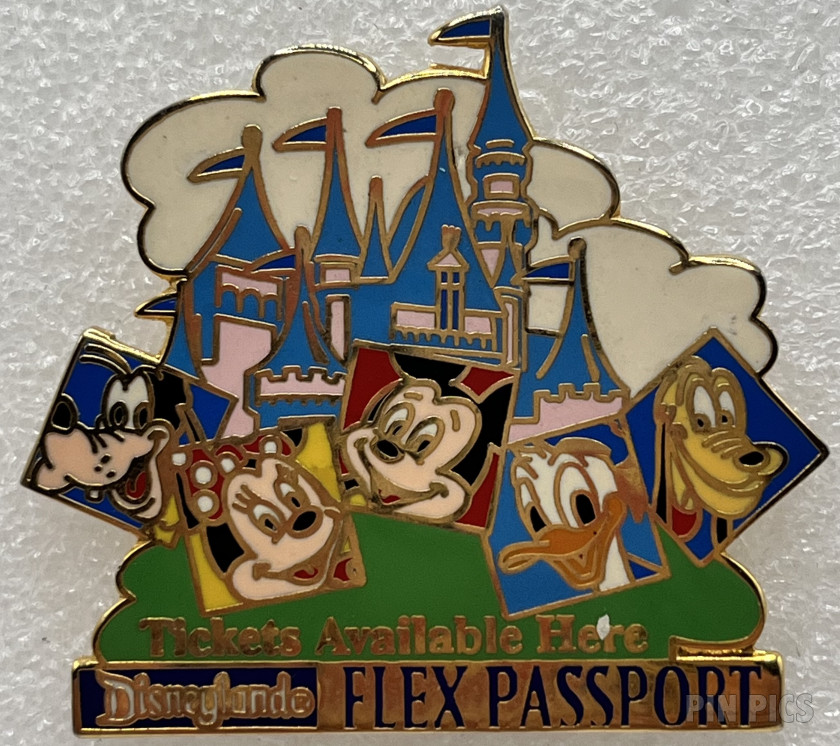 Disneyland Cast Flex Passport w/ Fab 5