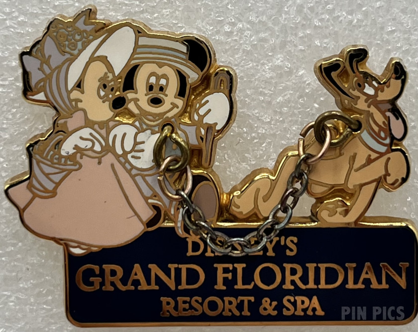WDW - Mickey & Minnie  Walking Pluto - Grand Floridian