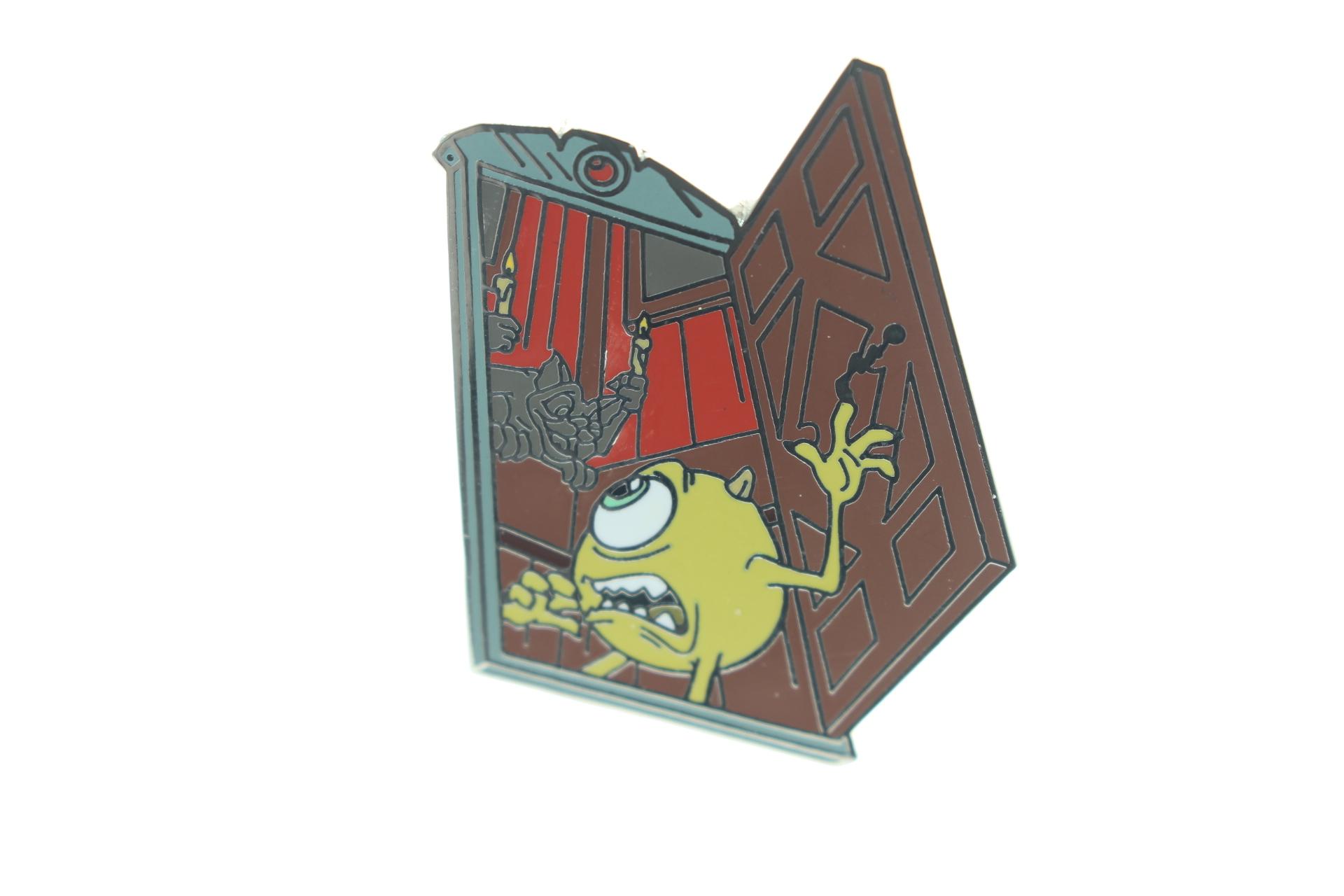 Monsters Inc. Starter set -  Mike getting Scared Pin
