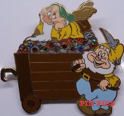 WDW - Gold Card - Dwarfs with Mine Cars - Happy & Bashful