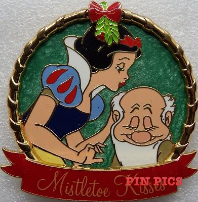 DLR - Snow White and Dwarf Bashful - Mistletoe Kisses