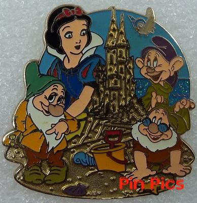 HKDL - Snow White, Dopey, Bashful and Doc - At The Beach - Mystery