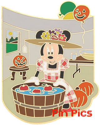 DS - Minnie Mouse as Minnie Pearl - Bobbing for Apples - Halloween