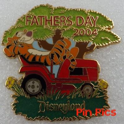 DLR - Father's Day 2004 - Tigger on Lawnmower