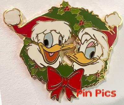 JDS - Donald & Daisy Duck - Santa - Wreath - Christmas 2001