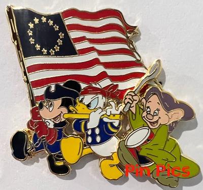 DEC - Mickey, Donald and Dopey - Independence Day American Flag