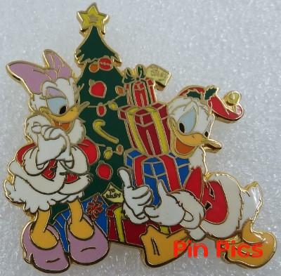 Disney Auctions- Donald and Daisy Christmas Tree