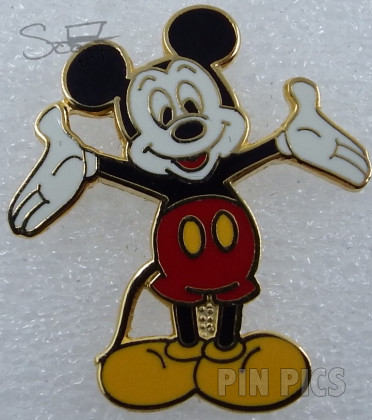 WDW - Mickey with arms Stretched Out