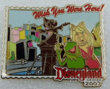 DLR - Wish You Were Here 2007 - Sorcerer Mickey Fountain (Kermit & Miss Piggy)