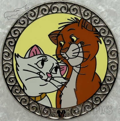 DL - Duchess and Thomas O'Malley - The Aristocats - Hidden Mickey 2010