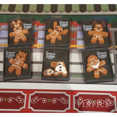 Mickey, Minnie, Stitch, Olaf, Grumpy, Pooh - Season's Eatings Cookies - Gingerbread - Christmas