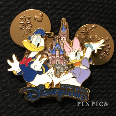 HKDL - Mickey Icon Castle - Donald and Daisy