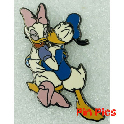 DL - Donald and Daisy Kiss - Valentine Day