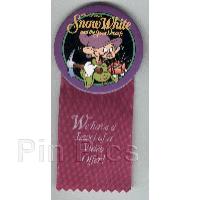 CAST MEMBER DOPEY BUTTON WITH RIBBON