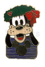 Disney Channel - Goofy - Christmas Wreath as a Hat