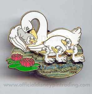 WDW - Ugly Duckling - Family Pin Gathering