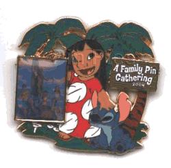 WDW - Lilo and Stitch - Family Photo - Family Pin Gathering