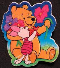 UK - Winnie the Pooh & Piglet with Flowers (Plastic)