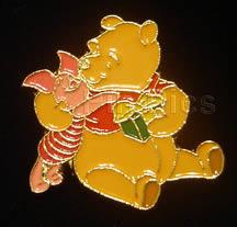 Sedesma - Pooh and Piglet Hugging (Gold)