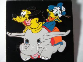 HKDL - Donald Duck & Pluto on Dumbo Ride