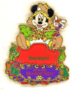 WDW - MNSSHP 2007 – Annual Passholder Mickey Scarecrow