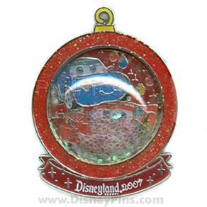 DLR - Holiday Snow Globe - Lightning McQueen and Sally