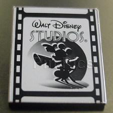 DLP - Walt Disney Studios Paris - Rectangle Black/White Mickey
