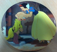 Button: Snow White Kisses Dopey