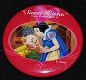 Button: ''Sweet Kisses From Disney Movies'' - Snow White & Dopey